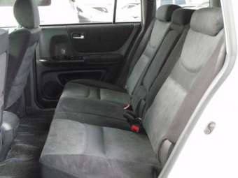 2002 Toyota Kluger V Pictures