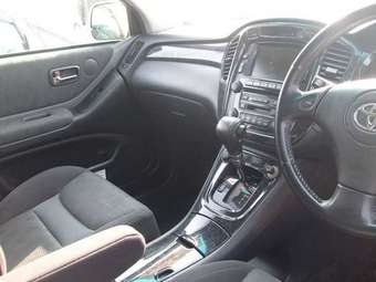 2002 Toyota Kluger V Photos