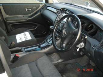 2002 Toyota Kluger V Pictures
