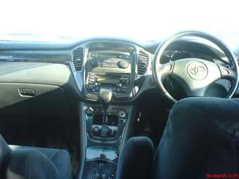 2002 Toyota Kluger V Pictures