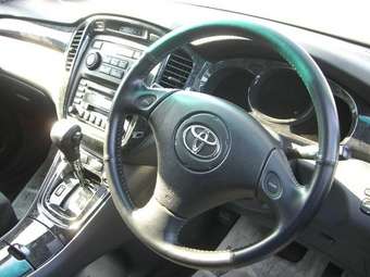 2002 Toyota Kluger V Pictures