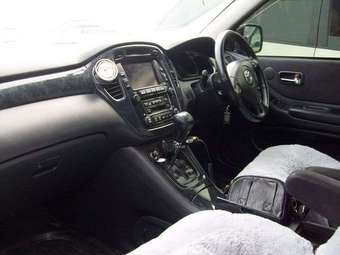 2002 Toyota Kluger V Photos