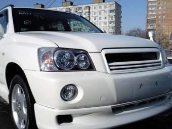 2002 Toyota Kluger V Photos