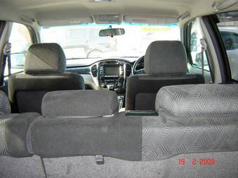 2002 Toyota Kluger V Photos