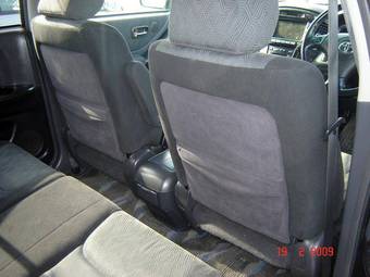 2002 Toyota Kluger V Photos