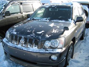 2002 Toyota Kluger V Photos