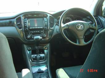 2002 Toyota Kluger V Pictures