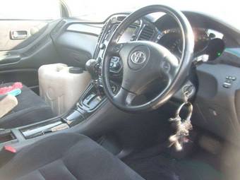 2002 Toyota Kluger V Pictures