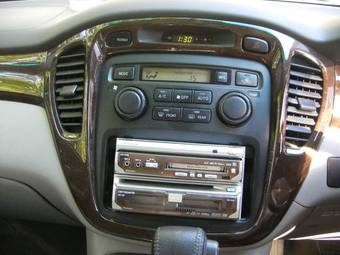 2002 Toyota Kluger V Photos