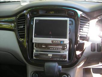 2002 Toyota Kluger V Pictures