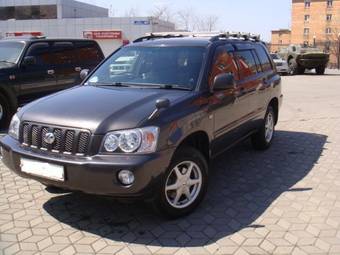 2002 Toyota Kluger V Photos
