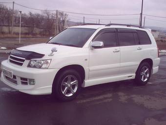 2002 Toyota Kluger V Photos