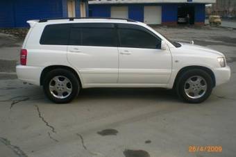 2002 Toyota Kluger V Photos