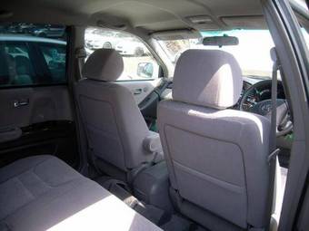 2002 Toyota Kluger V Photos