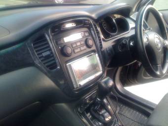 2002 Toyota Kluger V Pictures