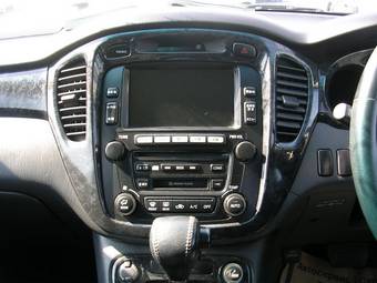 2002 Toyota Kluger V Pictures