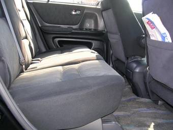 2002 Toyota Kluger V Photos