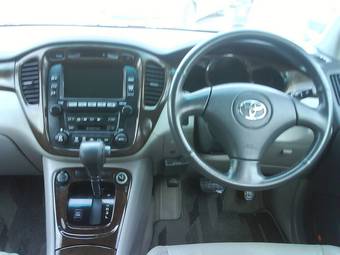 2002 Toyota Kluger V Photos