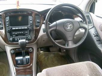 2002 Toyota Kluger V Images