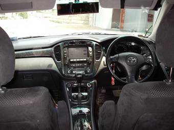 2002 Toyota Kluger V Photos