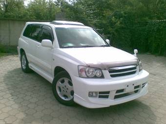 2002 Toyota Kluger V Images