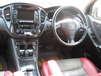 2002 Toyota Kluger V Images