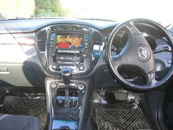 2002 Toyota Kluger V Pictures