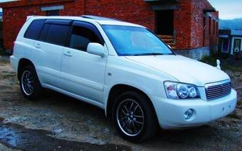 2002 Toyota Kluger V Photos