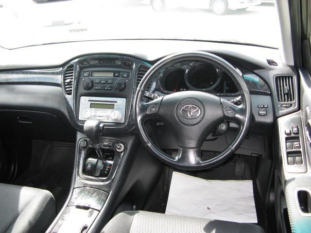 2003 Toyota Kluger V
