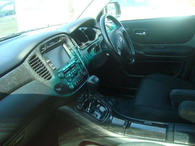 2003 Toyota Kluger V