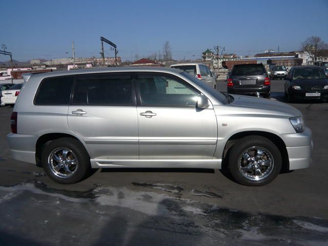 2003 Toyota Kluger V
