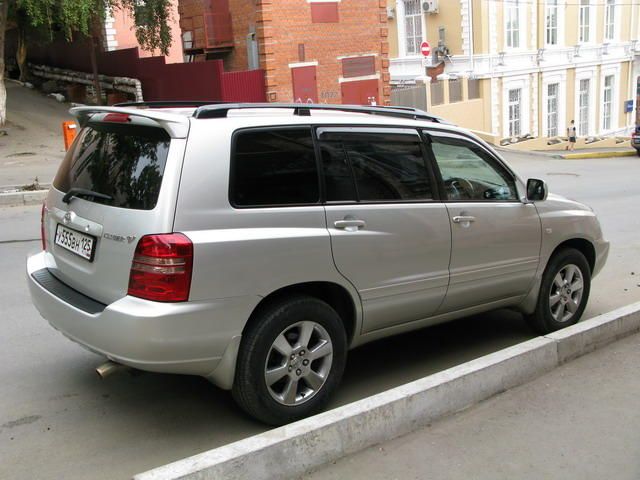 2003 Toyota Kluger V