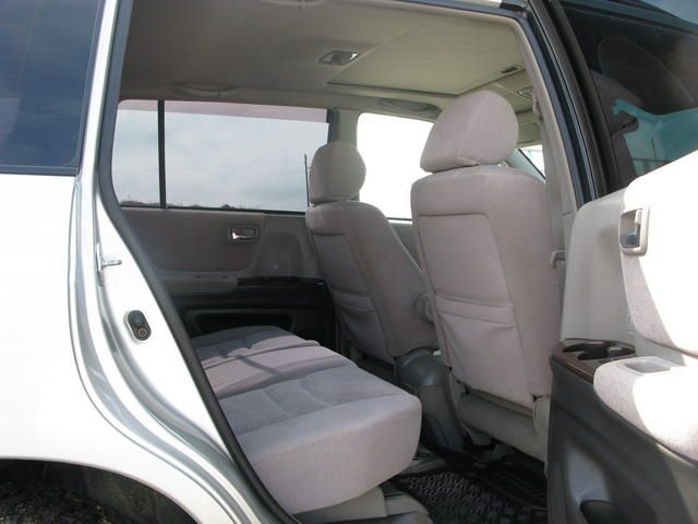 2003 Toyota Kluger V