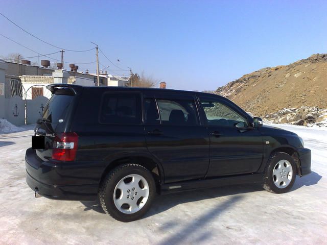 2003 Toyota Kluger V