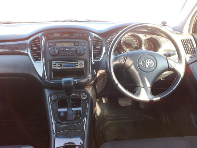 2003 Toyota Kluger V