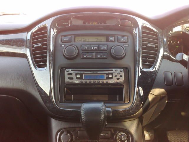 2003 Toyota Kluger V