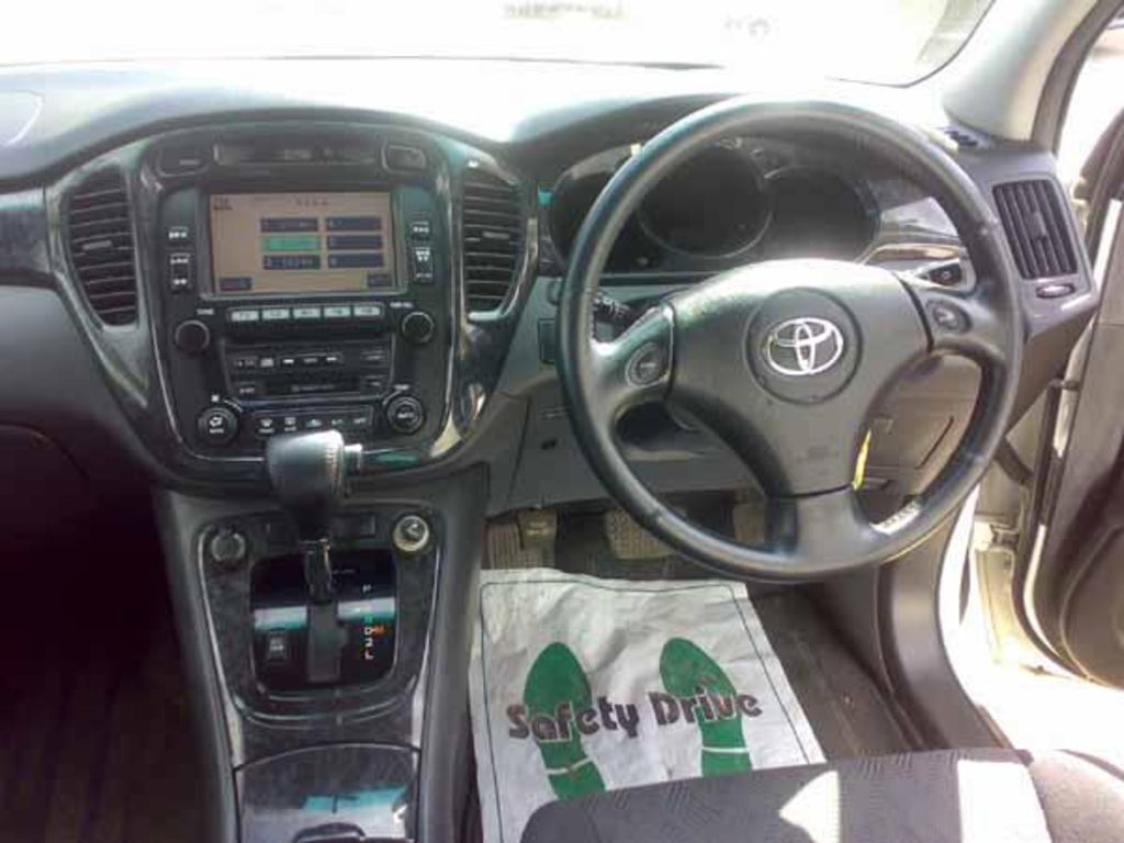 2003 Toyota Kluger V