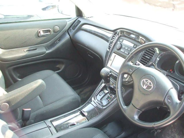2003 Toyota Kluger V