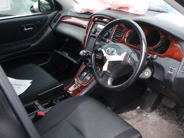 2003 Toyota Kluger V