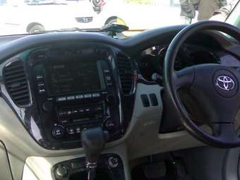 2003 Toyota Kluger V Pictures