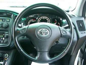 2003 Toyota Kluger V Pictures