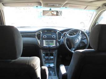 2003 Toyota Kluger V Photos