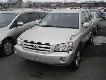2003 Toyota Kluger V Pics