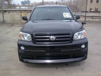 2003 Toyota Kluger V Pics
