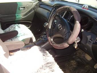 2003 Toyota Kluger V Pictures