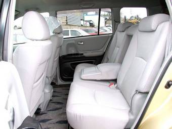 2003 Toyota Kluger V Photos