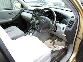 2003 Toyota Kluger V Pics
