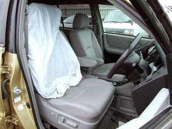 2003 Toyota Kluger V Pictures