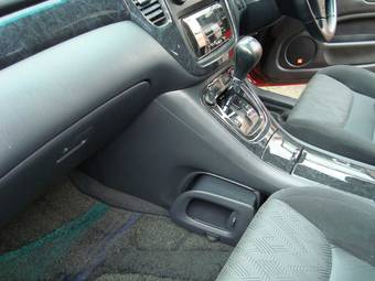 2003 Toyota Kluger V Photos