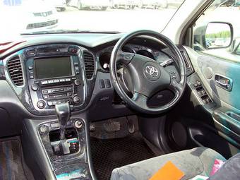 2003 Toyota Kluger V Pics